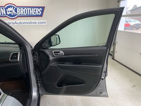 Used 2019 Jeep Grand Cherokee Limited w/ Luxury Group II image 29