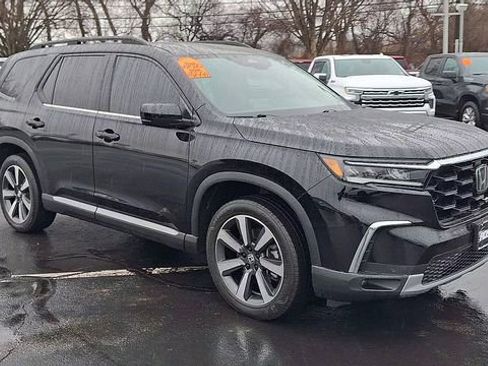 Used 2024 Honda Pilot Touring image 2