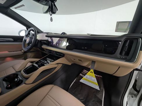 New 2026 Porsche Cayenne image 18
