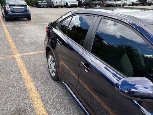 Used 2024 Toyota Corolla LE FWD image 4