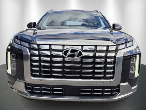 Used 2024 Hyundai Palisade Calligraphy image 2