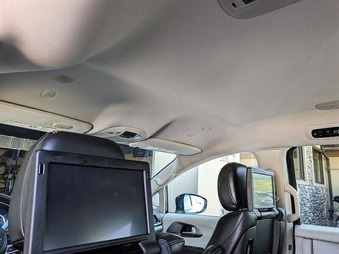 Used 2022 Chrysler Pacifica Touring-L w/ Uconnect Theater Family Group FWD image 27