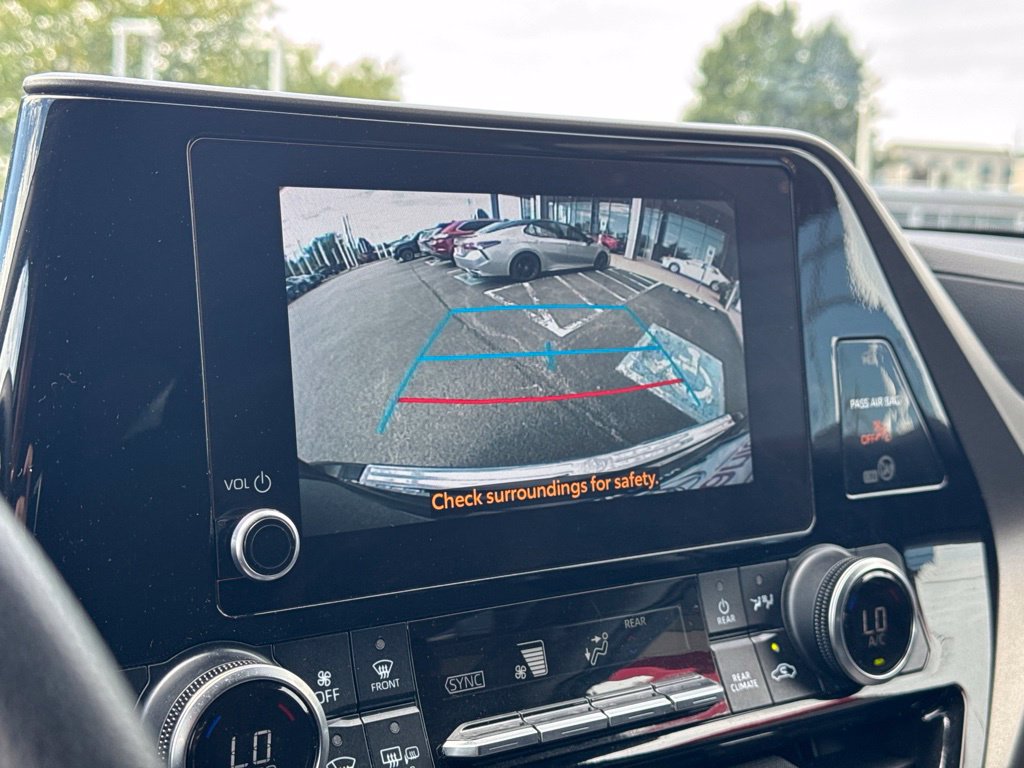 Used 2023 Toyota Highlander L FWD image 53