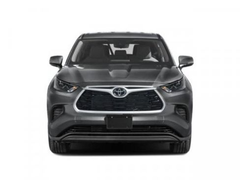 Used 2023 Toyota Highlander LE FWD image 4