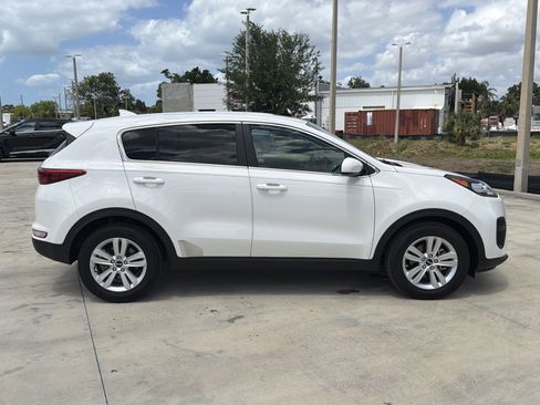 Certified 2018 Kia Sportage LX image 3