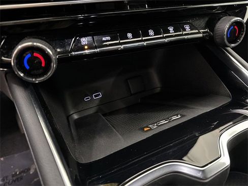 Certified 2025 Chevrolet Traverse LT image 29