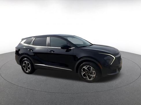 Used 2025 Kia Sportage LX image 2