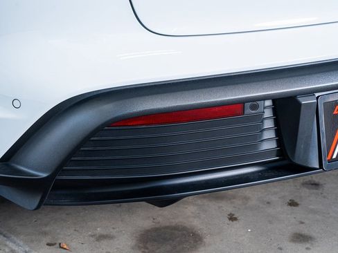 Used 2023 Porsche Taycan image 21