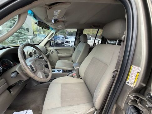 Used 2006 Jeep Liberty Limited w/ Trailer Tow Group AWD/4WD image 20