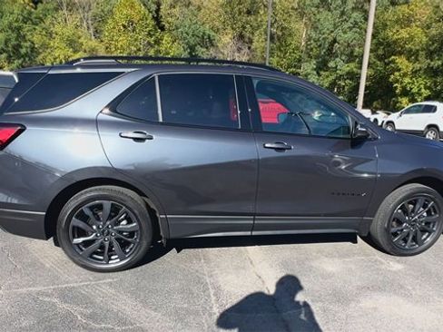 Used 2022 Chevrolet Equinox RS w/ Infotainment Package image 9