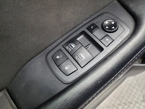 Used 2019 Dodge Challenger SXT RWD image 27