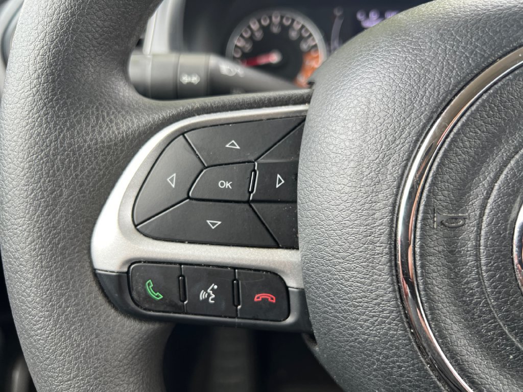 Used 2023 Jeep Renegade Latitude AWD/4WD image 15