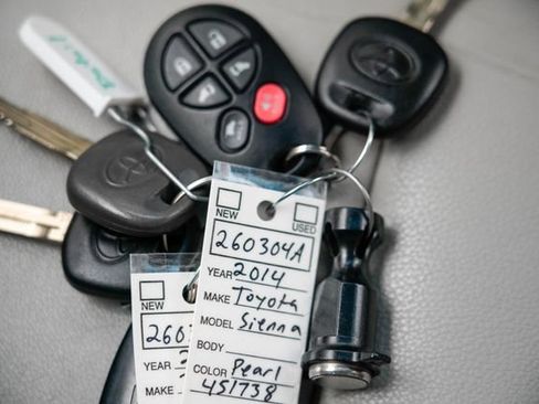 Used 2014 Toyota Sienna XLE FWD image 28