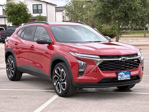 Used 2026 Chevrolet Trax RS w/ Sunroof Package FWD image 8