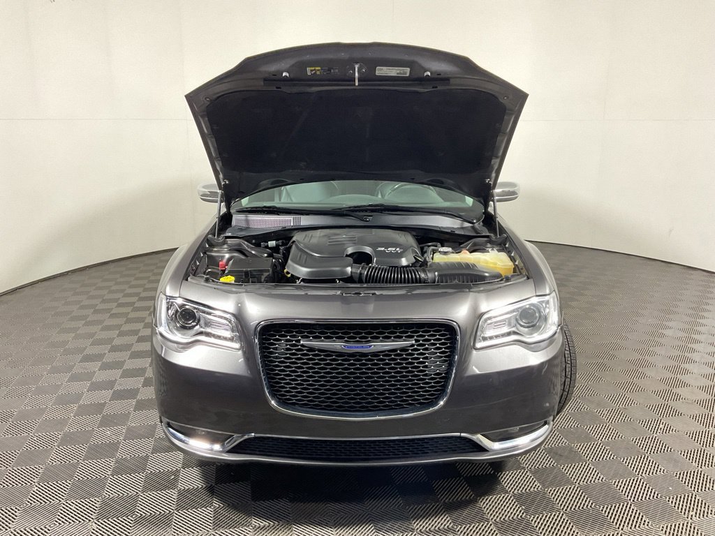 Used 2019 Chrysler 300 Limited AWD/4WD image 9