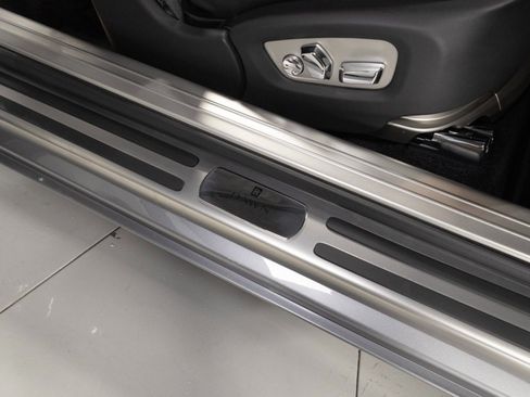 Used 2019 Rolls-Royce Dawn RWD image 50