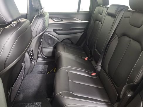 New 2025 Jeep Grand Cherokee Limited w/ Black Appearance Package image 26