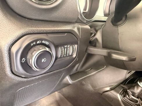 Used 2022 Jeep Wrangler Unlimited Sahara AWD/4WD image 34