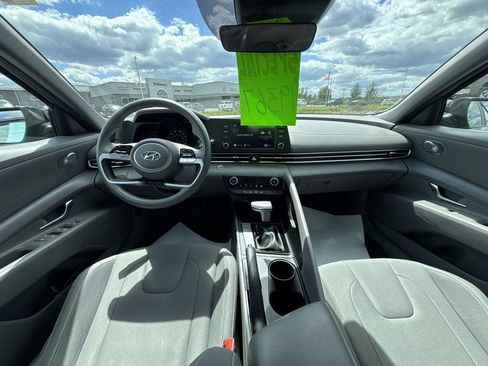 Used 2023 Hyundai Elantra SEL FWD image 10