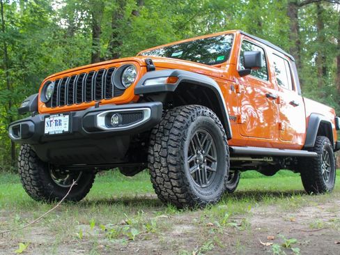 New 2025 Jeep Gladiator Sport image 10