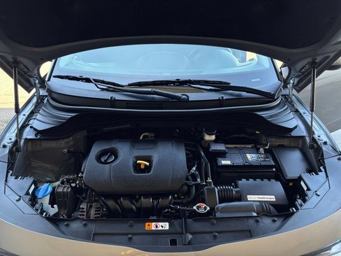 Used 2025 Kia Soul LX w/ LX Technology Package FWD image 30
