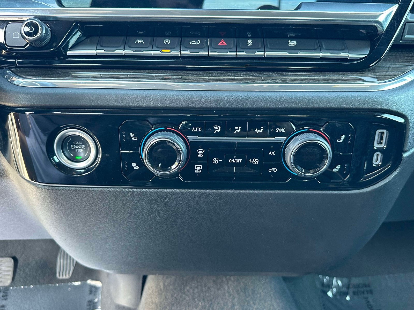 Used 2024 Chevrolet Silverado 1500 LT AWD/4WD image 11