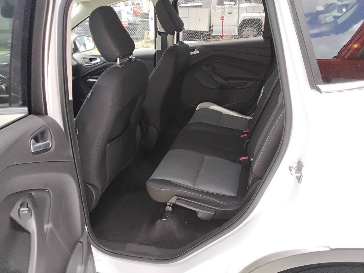 Used 2019 Ford Escape SE FWD image 4