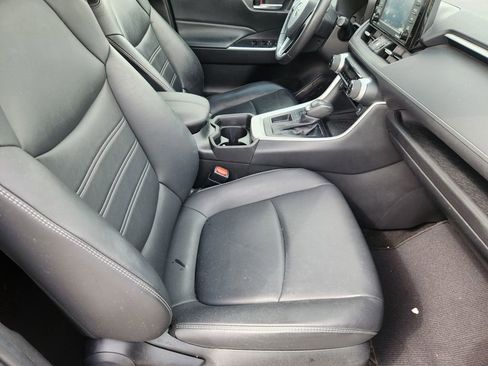 Used 2021 Toyota RAV4 XLE Premium image 14