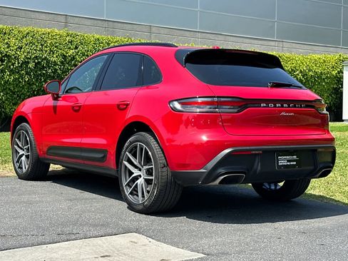 Certified 2025 Porsche Macan AWD/4WD image 3