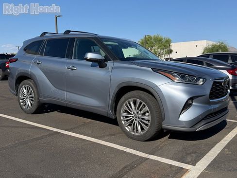 Used 2020 Toyota Highlander Platinum FWD image 5