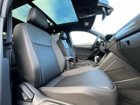 Used 2023 Volkswagen Tiguan SE R-Line image 13