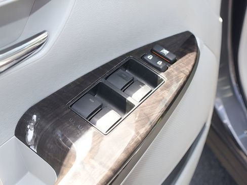 Used 2015 Toyota Venza LE AWD/4WD image 11