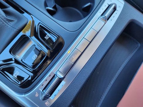 Certified 2025 Kia Carnival SX image 24