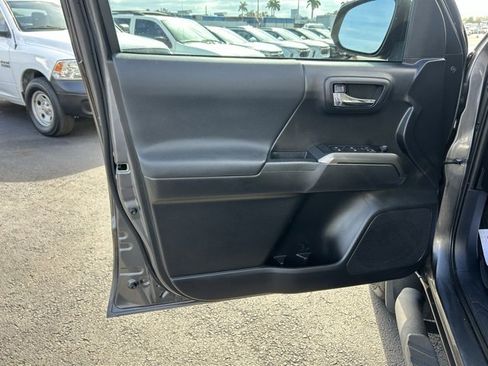 Used 2021 Toyota Tacoma TRD Sport image 12