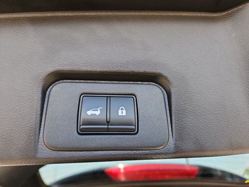 Used 2025 Nissan Rogue SV FWD image 9