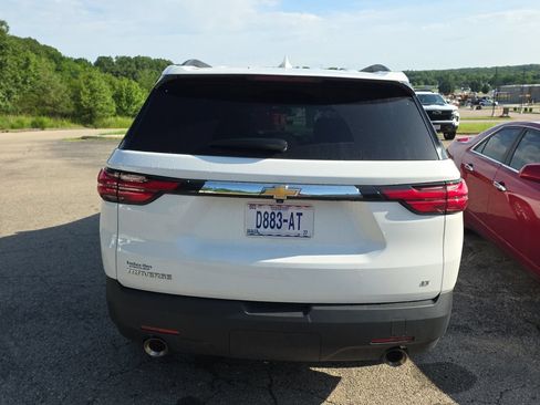 Used 2023 Chevrolet Traverse LT FWD image 5