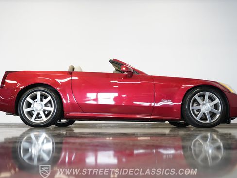 Used 2005 Cadillac XLR image 19