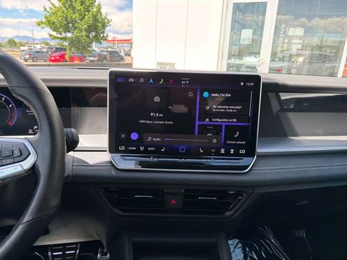 Certified 2025 Volkswagen Tiguan SE R-Line AWD/4WD image 19