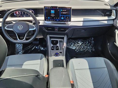 Used 2026 Volkswagen Tiguan SE FWD image 17