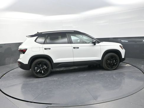 New 2026 Volkswagen Taos SE AWD/4WD image 11
