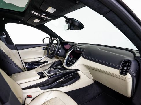 Used 2022 Aston Martin DBX image 18