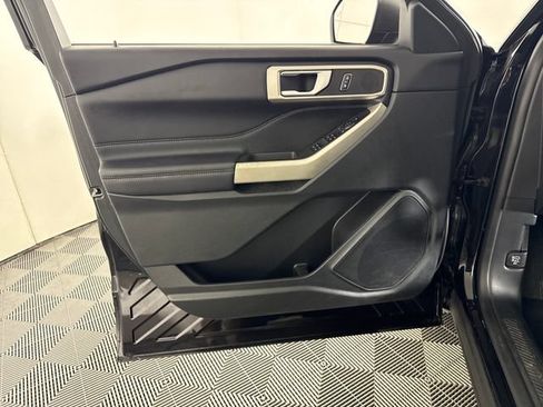 Used 2023 Ford Explorer XLT AWD/4WD image 24