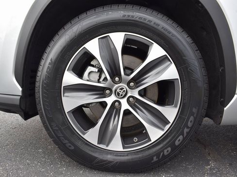 Used 2021 Toyota Highlander XLE image 17