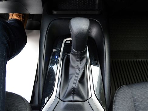 Used 2024 Toyota Corolla LE w/ LE Convenience Package image 25