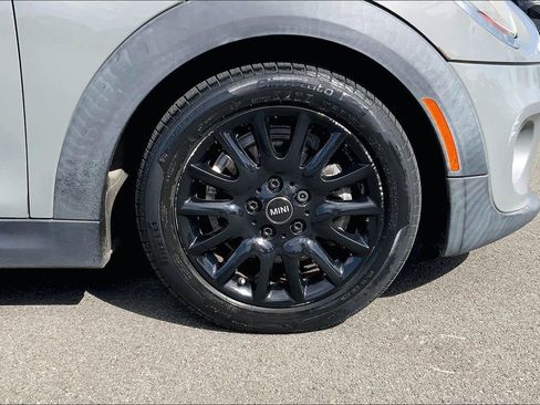 Used 2018 MINI Cooper 2-Door Hardtop image 9