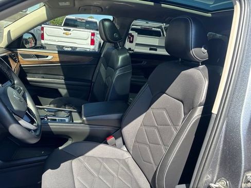 Used 2024 Volkswagen Atlas SE FWD image 14