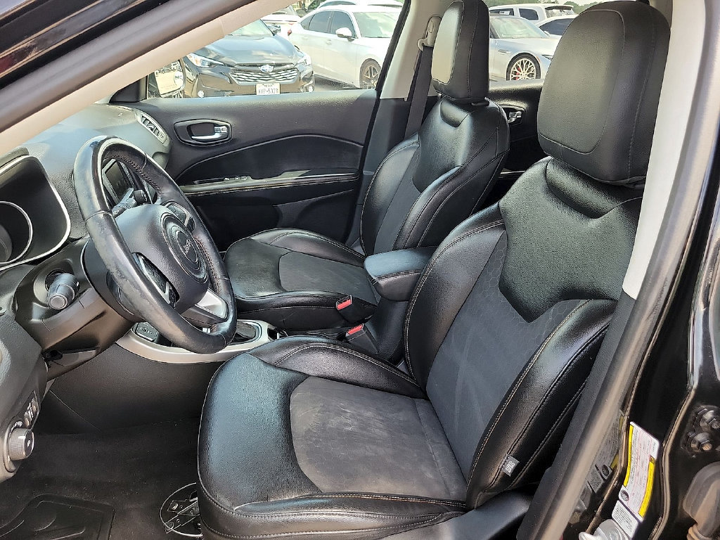 Used 2018 Jeep Compass Latitude FWD image 16