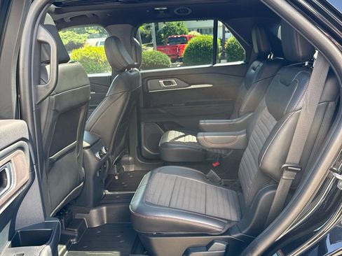 Used 2025 Ford Explorer ST-Line w/ Premium Package AWD/4WD image 16
