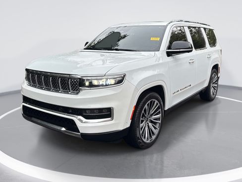 Used 2023 Jeep Grand Wagoneer Series III AWD/4WD image 3