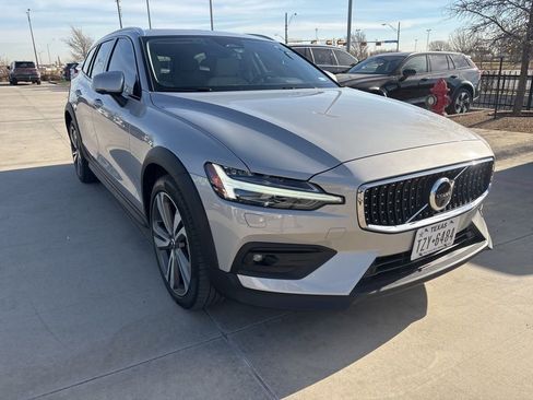 Certified 2024 Volvo V60 B5 Cross Country Plus w/ Protection Package Premier image 3